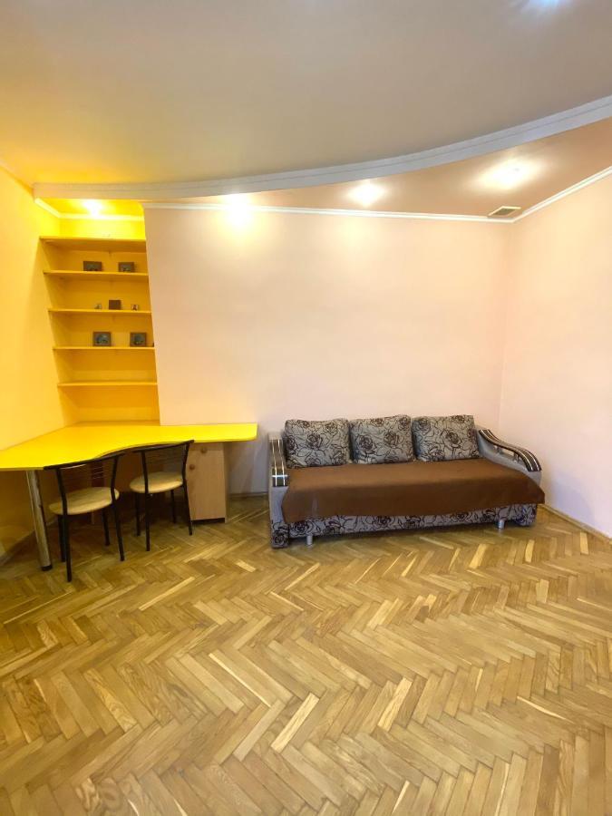 לבוב Квартира Біля Залізничного Вокзалу Вулиця Залізнична 10 До 5 Гостей מראה חיצוני תמונה