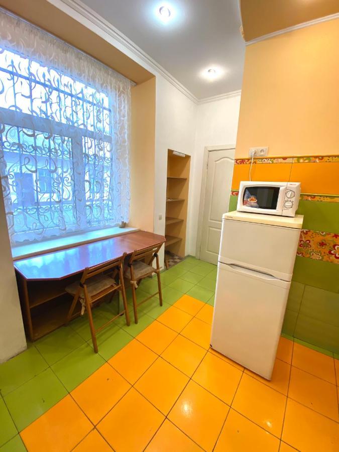 לבוב Квартира Біля Залізничного Вокзалу Вулиця Залізнична 10 До 5 Гостей מראה חיצוני תמונה